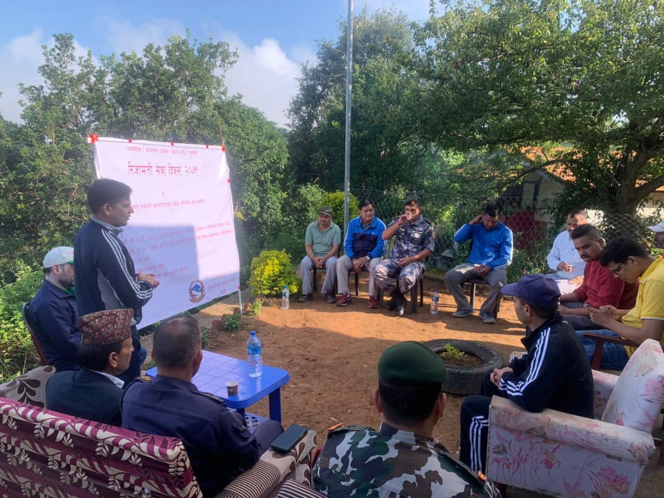 निजामती सेवा दिवसः बैतडीमा सरसफाइ, वृक्षारोपण र वक्तृत्वकला गरेर मनाइयो 